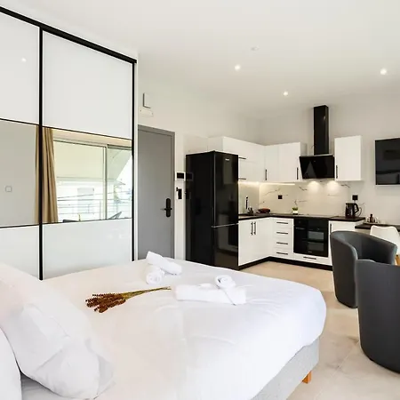 Black & White Marina Studio, Kalamata Getaway Exterior photo